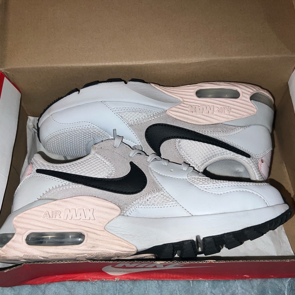 Nike Air Max Sneakers in White and Light Pink